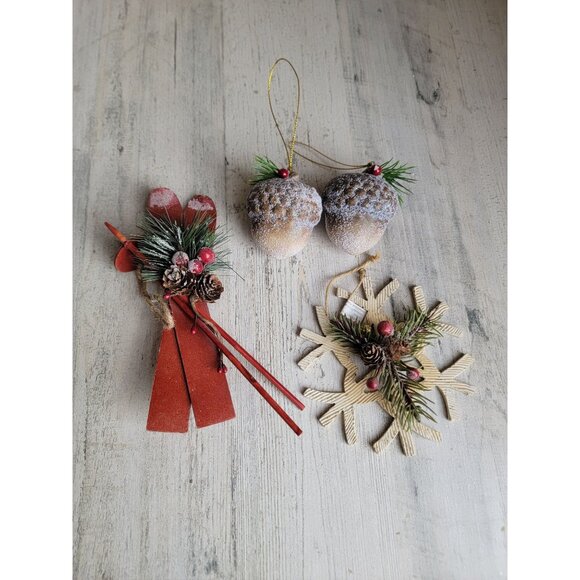 Woodland Acorn pinecone snow skis ornament Xmas set - Picture 1 of 7